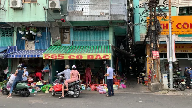 Ong Lanh Bridge Market