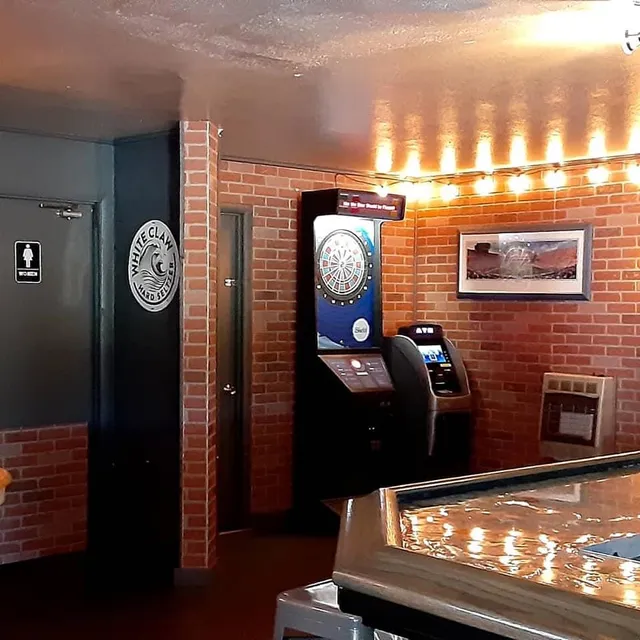 FarmHouse Bar & Grill