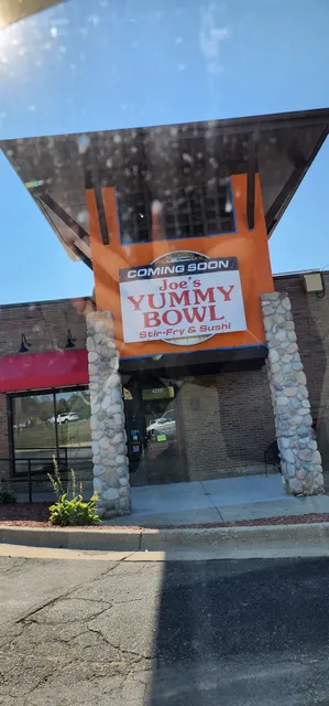Joe’s YUMMY BOWL Stir-Fry & Sushi