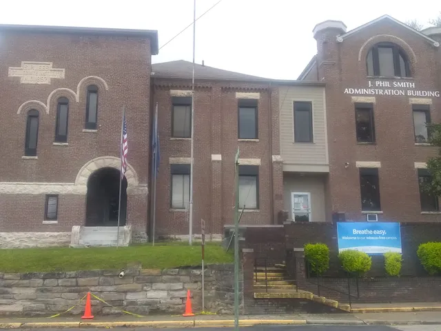 Hazard Community & Technical College: Lees College Campus