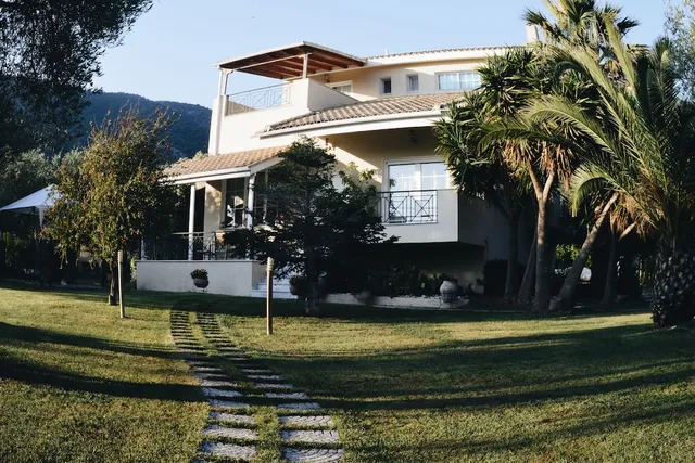 Sunny Garden Plataria