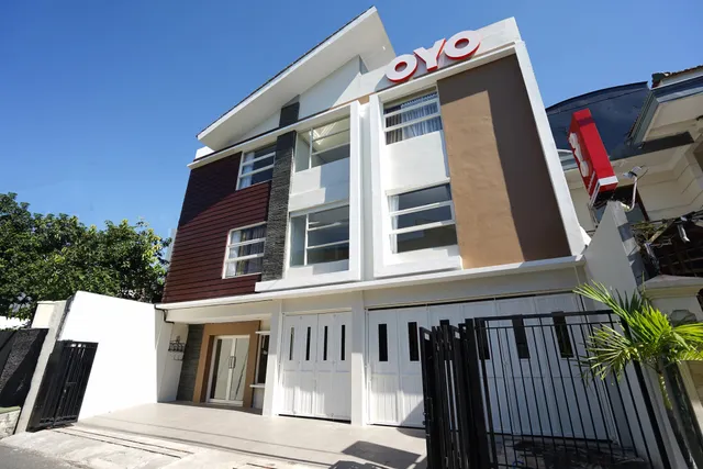 Urbanview Erga Family Residence Syariah Surabaya by RedDoorz