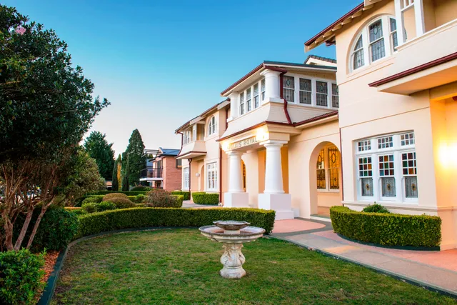 Palais Royale Boutique Hotel