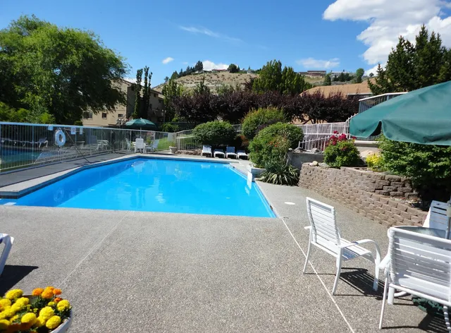 Darnells Lake Resort