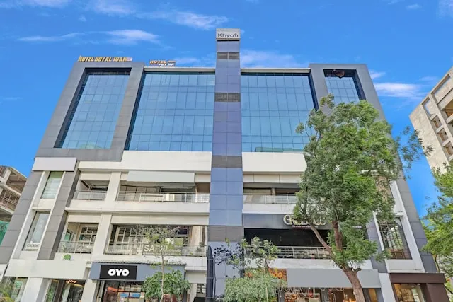 OYO Flagship Hotel Max