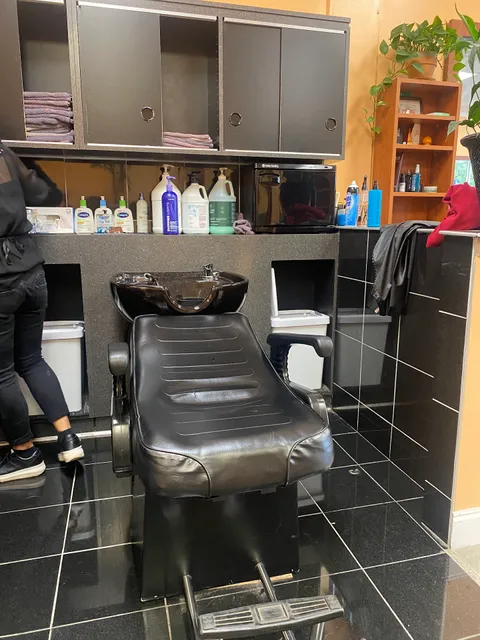 Shallowford Plaza Shopping Center