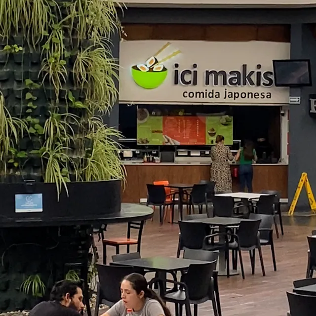 Ici Makis Plaza Escala