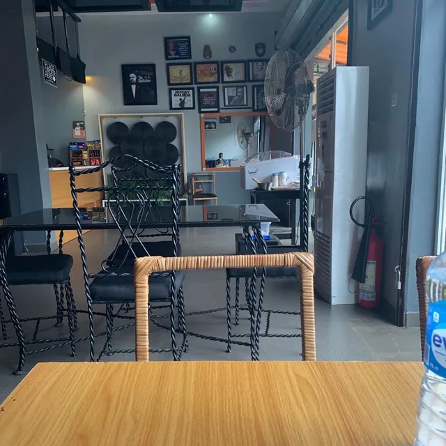 The Commodores Cafe and Grill