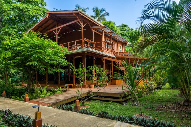 TropicalArts Resort & Studios