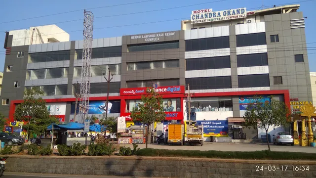 OYO 22737 Chandra Grand Hotel