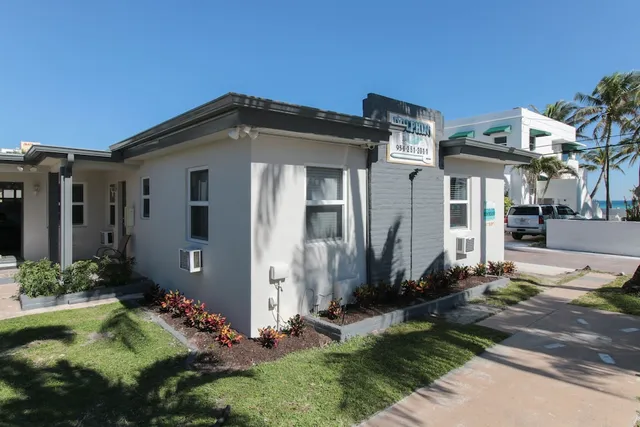 The Dolphin Hollywood Hotel