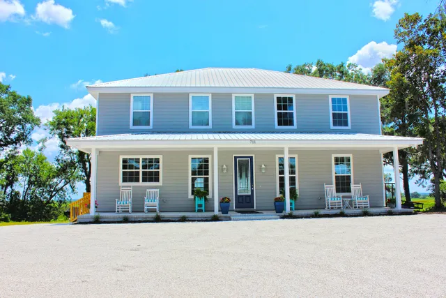 Darien Waterfront Inn