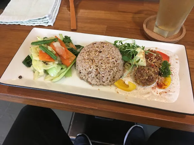 諦・VEGANISM 共響空間(全面預約制)｜香料香草｜全植全食｜私廚外燴｜VEGAN｜獨立書店｜音樂展演｜課程講座｜場地租借