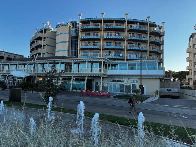 La Tour Palace Hotel & Restaurant