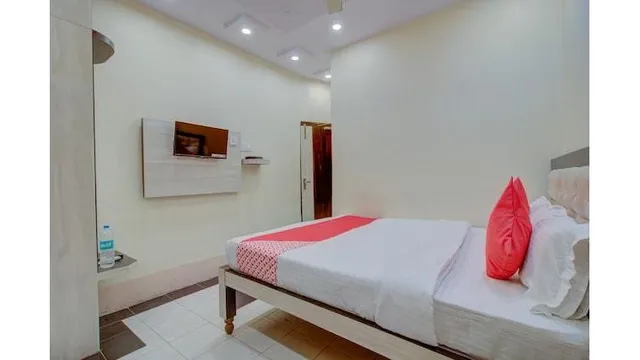 OYO 26807 Hotel Grand