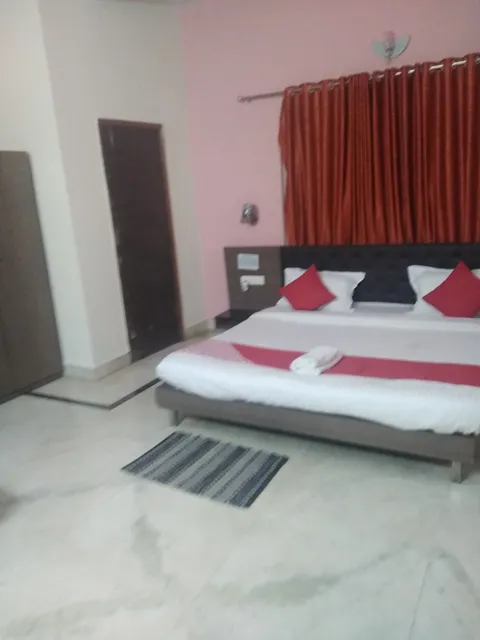 OYO 46955 Hotel Athithya Plaza