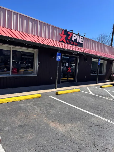 7Pie Pizzeria & Bar