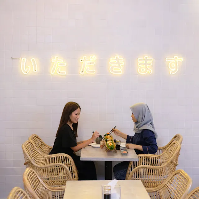 Peco Peco Sushi Loop Graha Famili