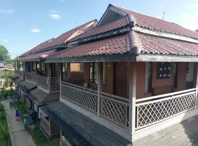 The White Avenue Hotel