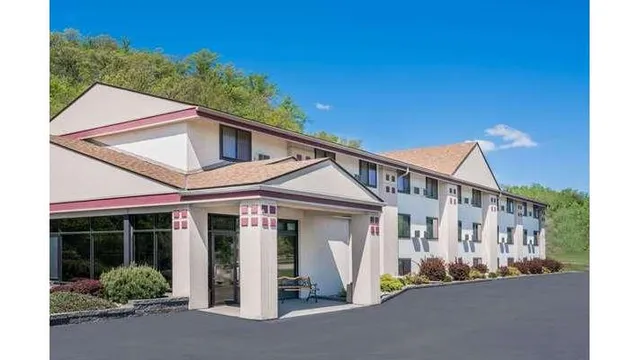 Super 8 by Wyndham Mankato