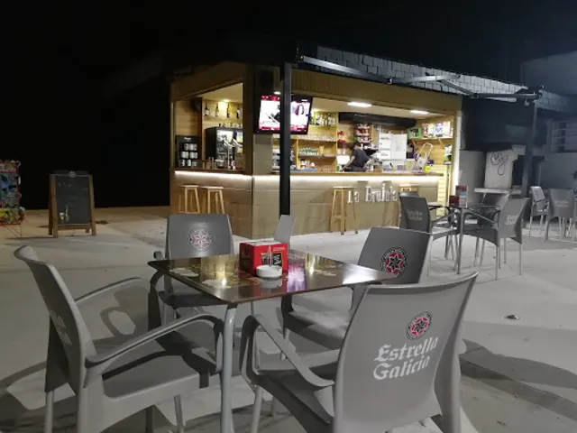 Bar La Brújula Piscinas O Barco