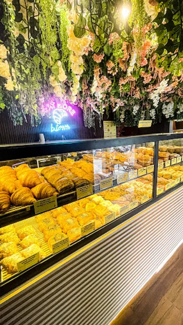 Imah Coffee, Croissanterie et Coffeenery