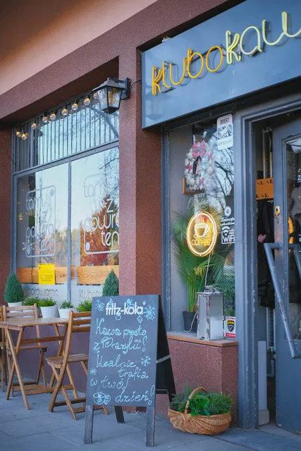 Klubokawiarnia Tam i z Powrotem (nie restauracja)