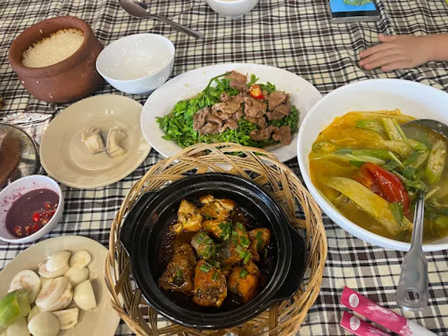 Cơm niêu Cao Phát