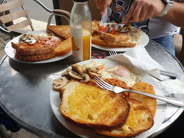 Centre Court Take Away