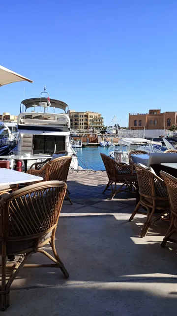 Breeze Restaurant & Bar