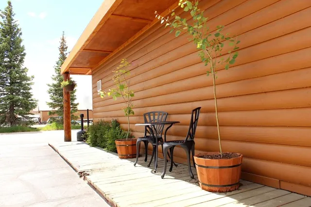 Elkhorn Cabins and Inn