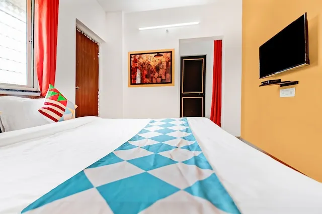 Super OYO Home Elegant RK Fursungi