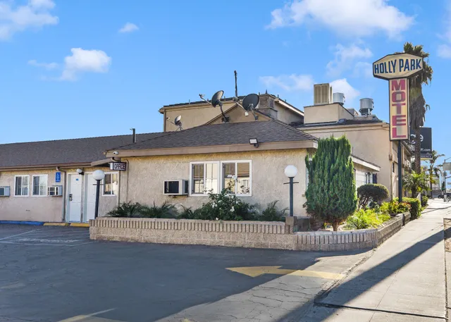 Hollypark Motel