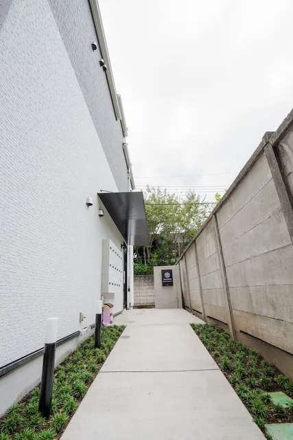 GLOU Higashi Shinjuku, Tokyo