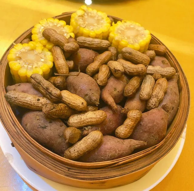 Longbaoxuan Seafood Hot Pot Restaurant