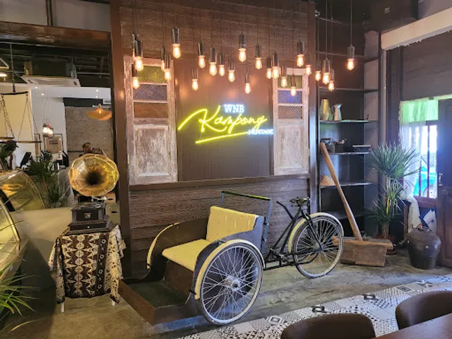 WHITE & BLACK KAMPONG HERITAGE