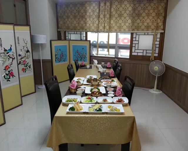 Mujigae: Korean Traditional Restaurant
