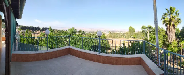 אביב בראש פינה