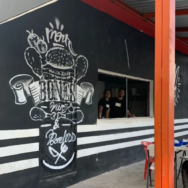 BONES 2 Boneless, Alitas y Burguers