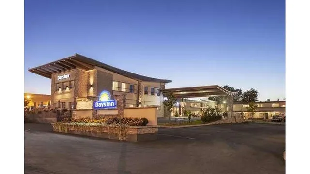 Days Inn by Wyndham Montreal East