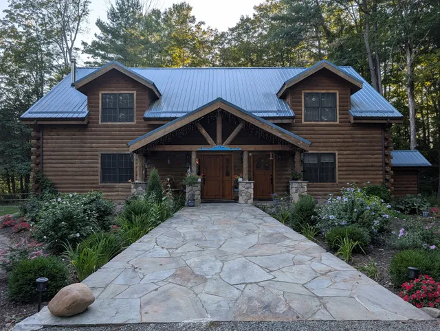 Log Country Inn Bed & Breakfast of Ithaca