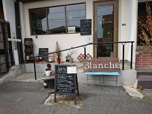Blanche cafe
