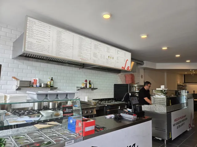 La Riviera Restaurant & Pizzeria