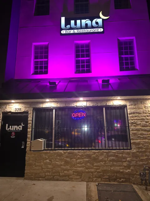 Luna Bar & Restaurant