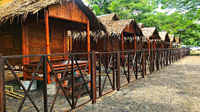 PD London Bus Retro Village