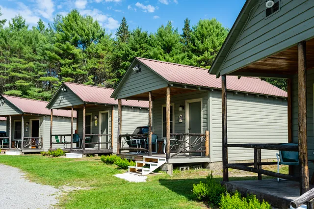 Pine Tree Motel and Cabins