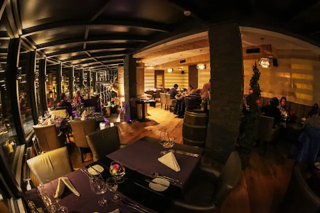 1411 Restaurant Lounge