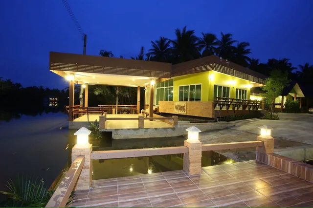 เนเจอร์แอนกรีน รีสอร์ท อัมพวา(Nature&green Resort Umpawaa