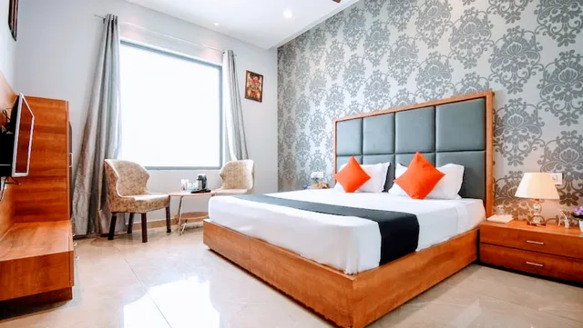 Hotel Royal Maple - 6283939200