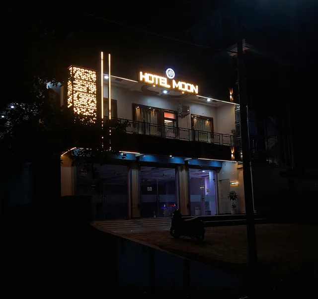 Hotel Moon